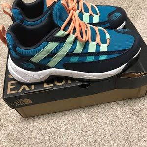 NWT THE NORTH FACE TRAIL RUNNER